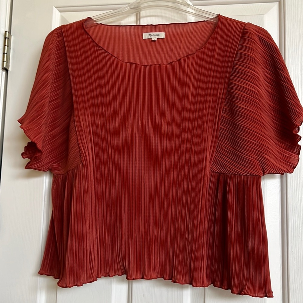 Madewell tops / blouse
 (  pretty pleated  boxy fit )